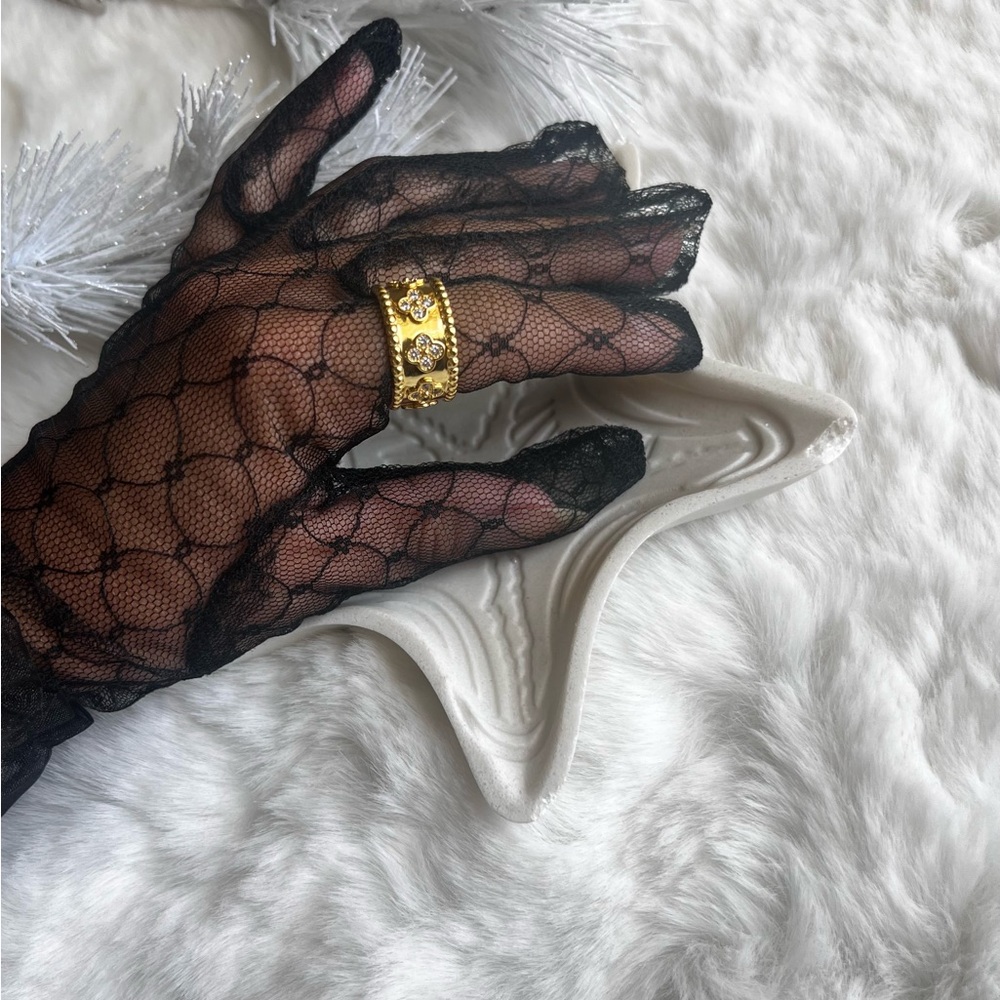 Gold Clover ring with rhinestones